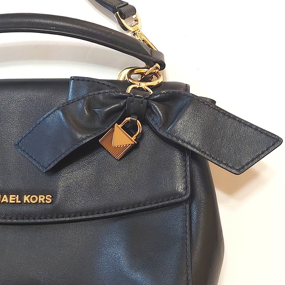 Michael Kors Ava Top Handle Small Satchel With With Black Bow With Dustcover - Picture 3 of 13